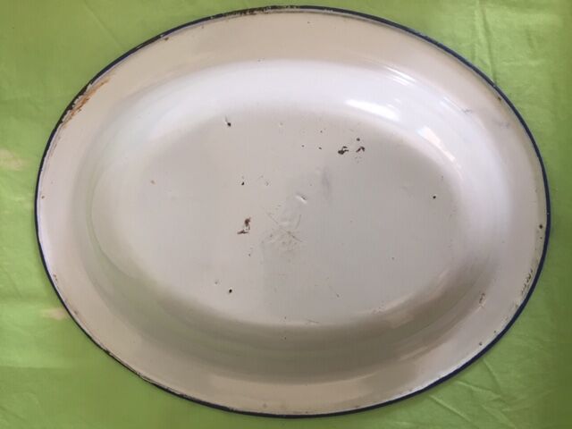 Set of 4 dishes tole enamelled white