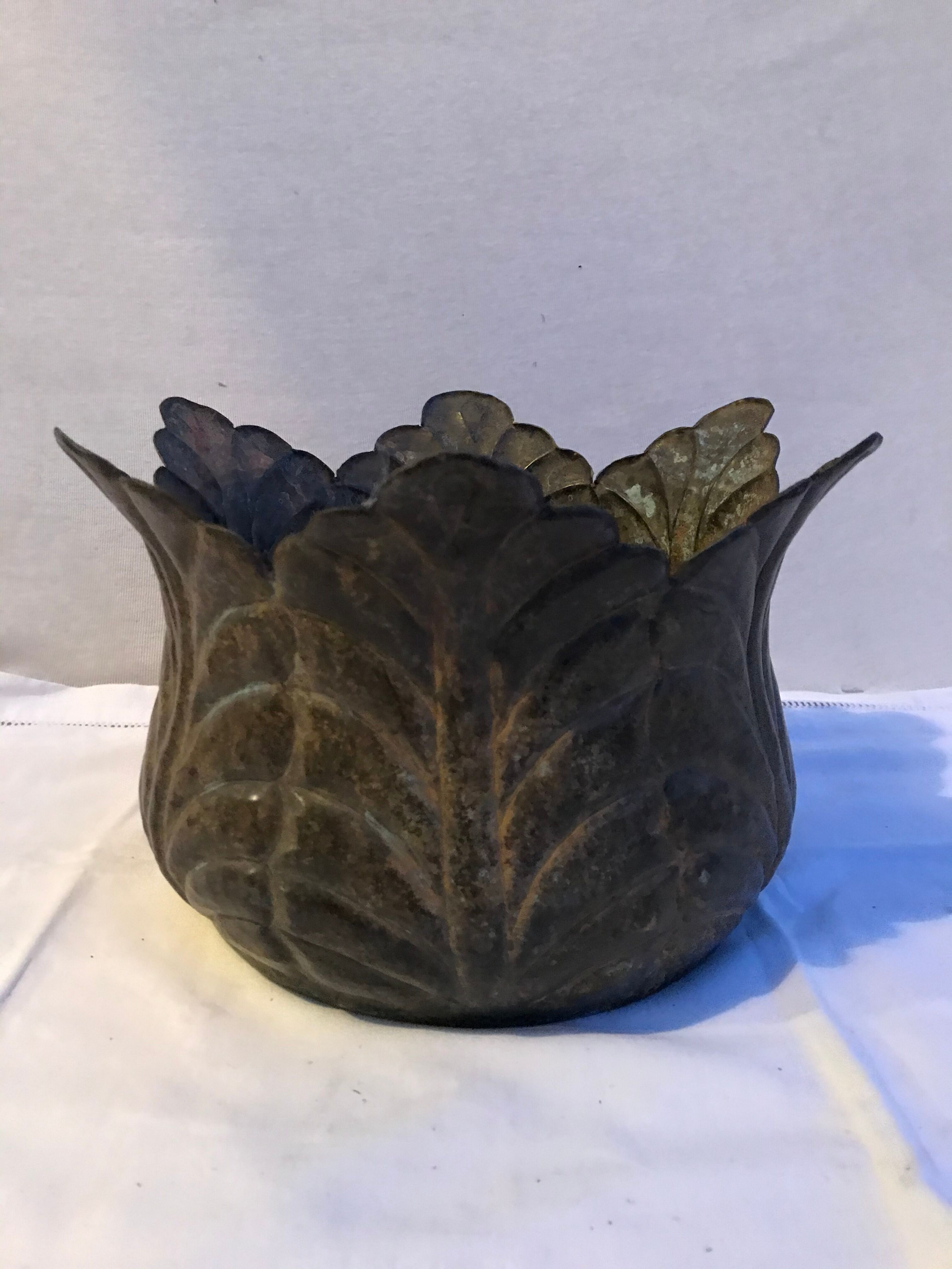 Cache pot plants metal shape petals flowers decoration vintage garden decoration