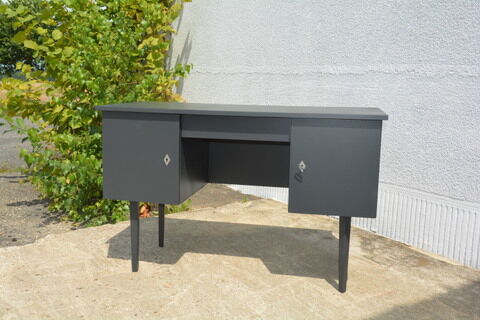 Bureau de style scandinave peint