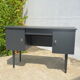 Bureau de style scandinave peint