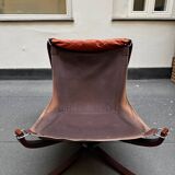 Fauteuil à dossier bas FALCON de Sigurd Ressel, Norvège