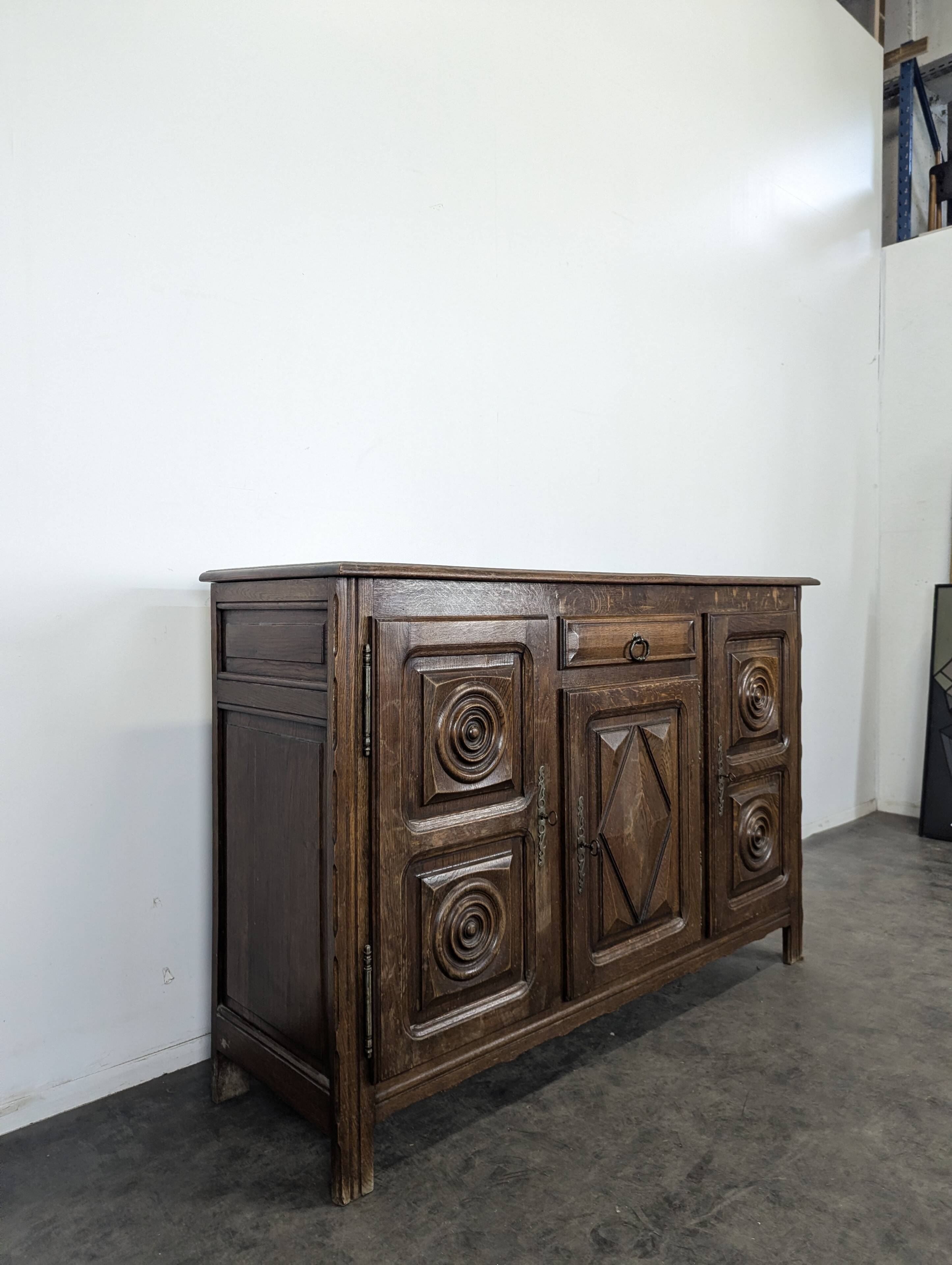 Buffet en chêne dans l'esprit de Dudouyt