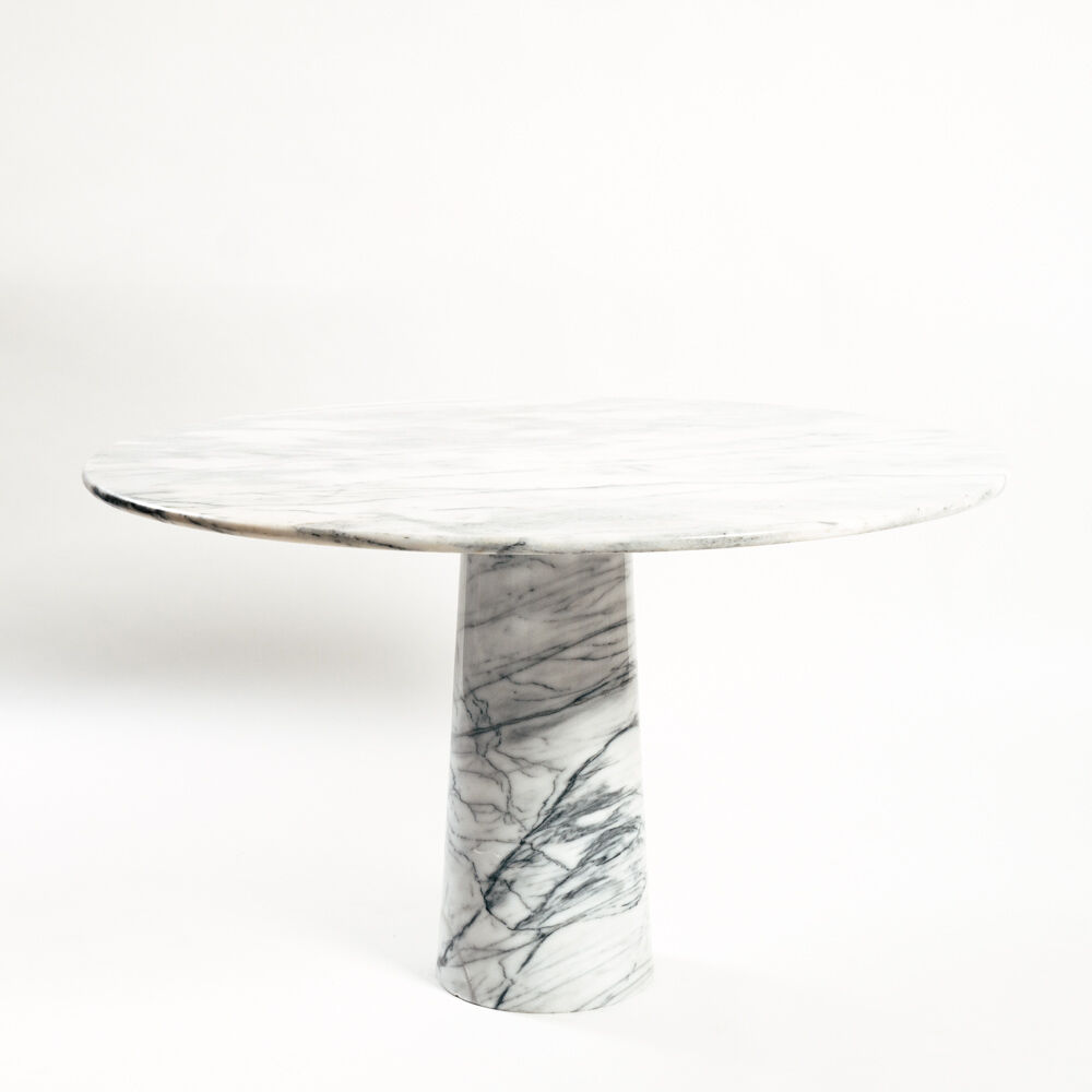 Table à manger en marbre italien du milieu du siècle dans le style d'Angelo Mangiarotti.