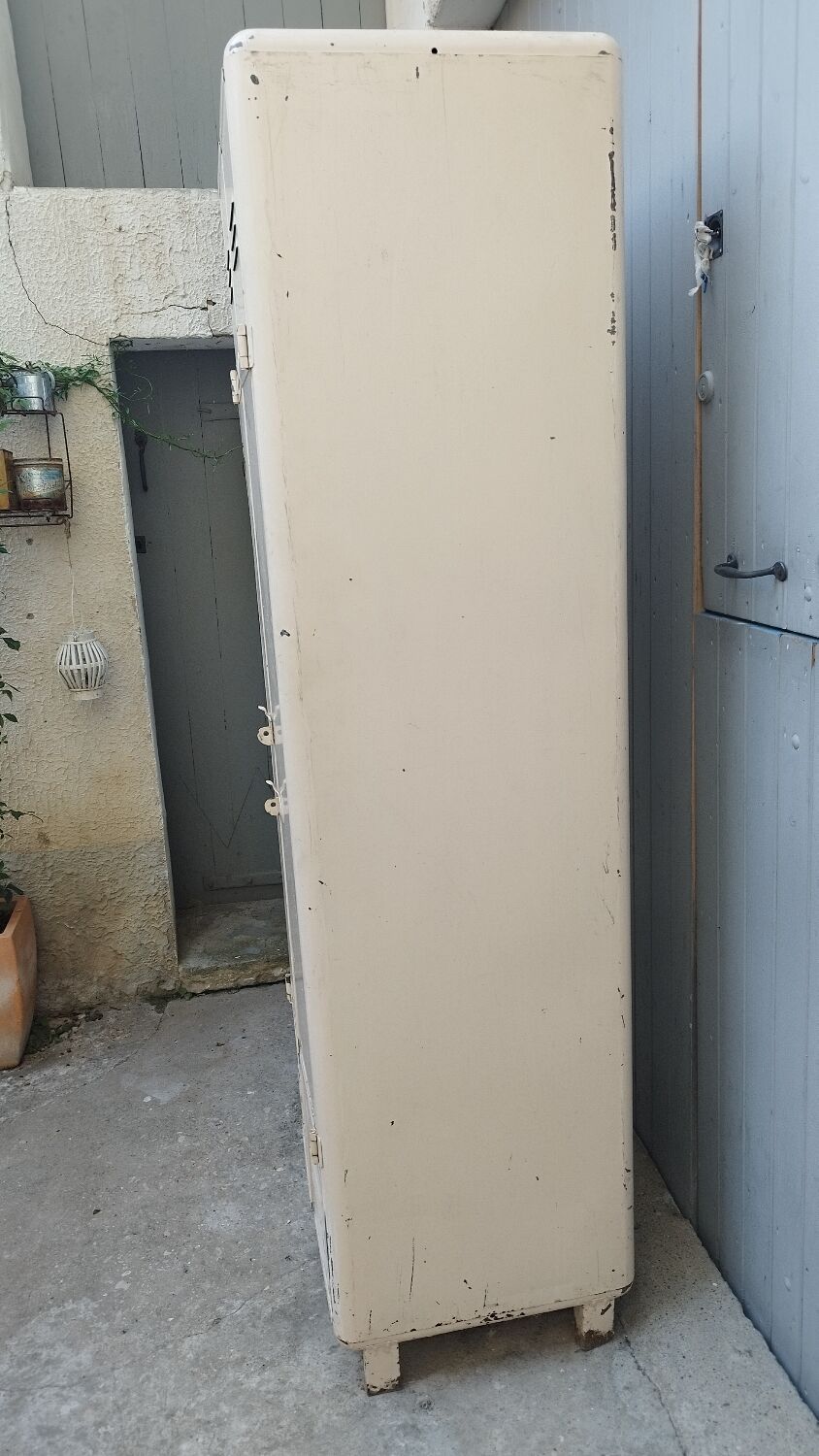 Vintage metal locker with 2 doors