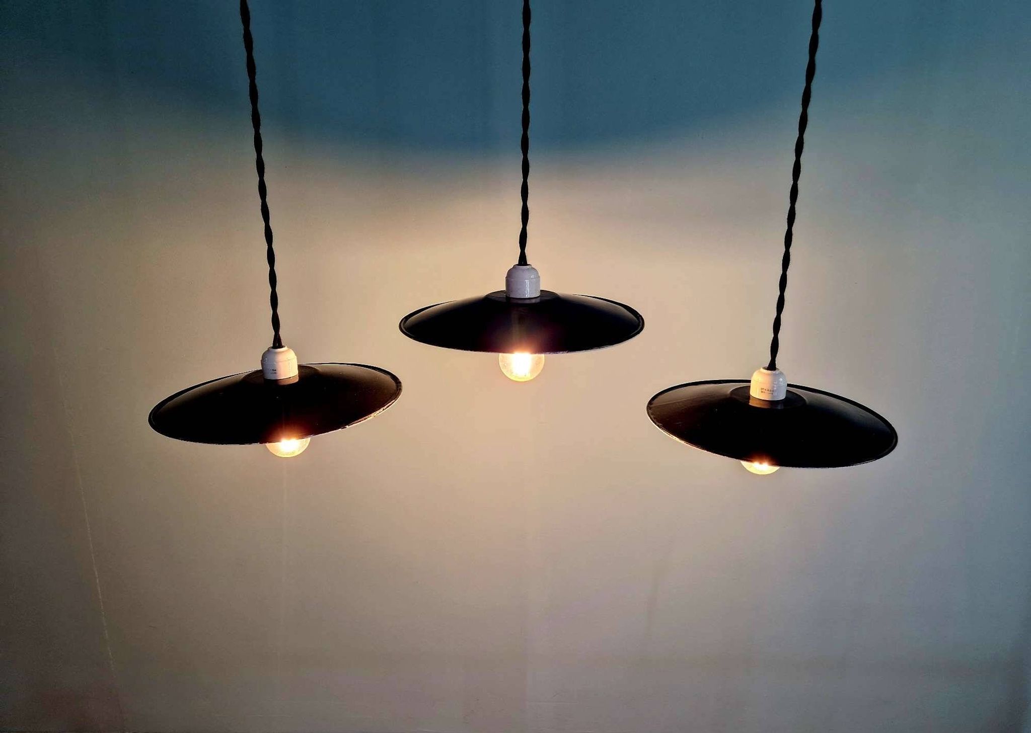 Set of 4 industrial pendant lights in black and white enamelled sheet metal