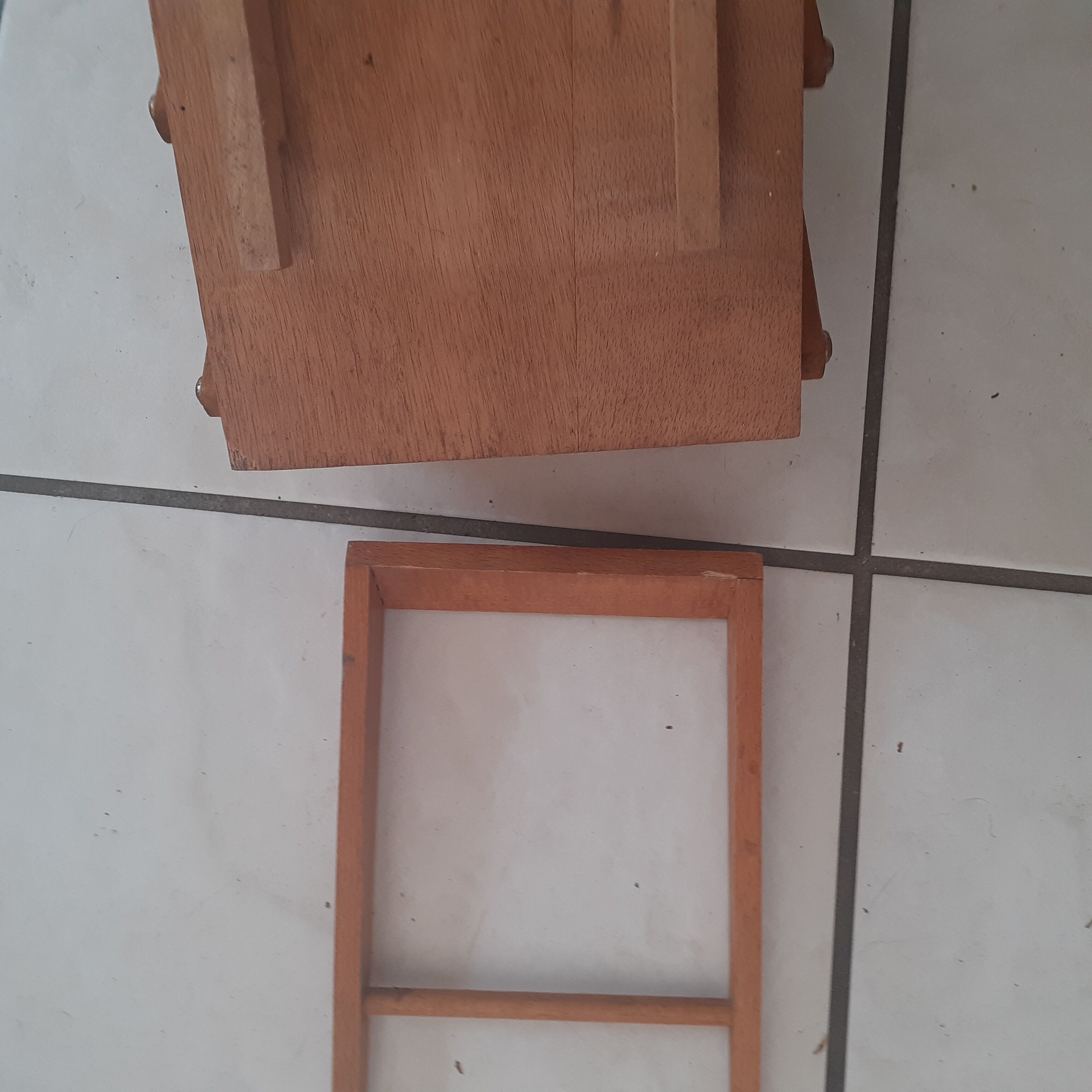 Wood worker 3 drawers, removable feet