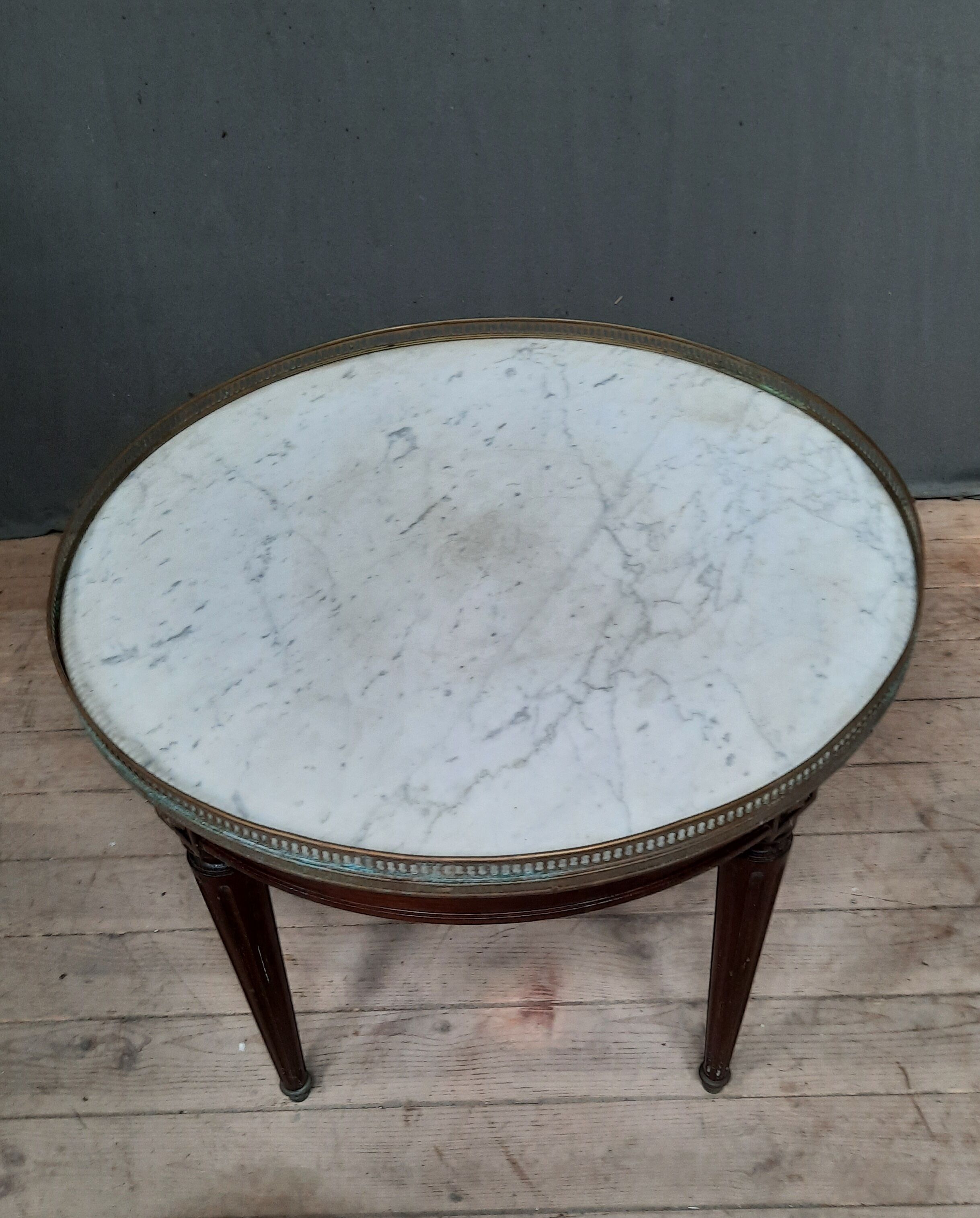 Tablr low dessu marble called "hot water bottle"