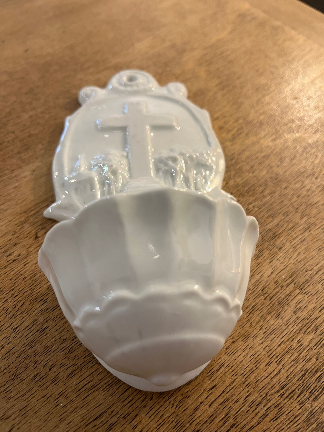 Porcelain holy water font, 19th century.