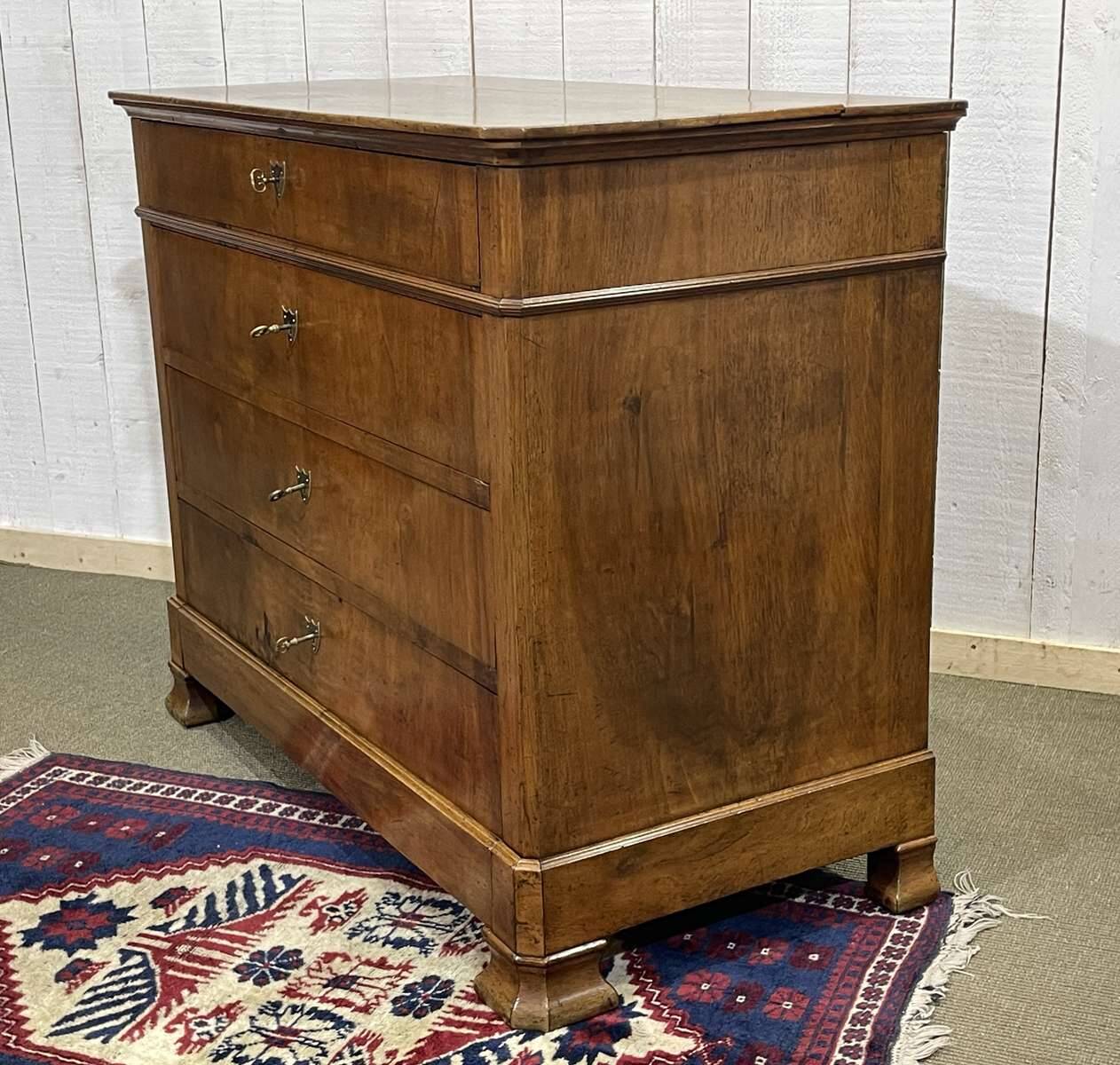 Commode Louis Philippe fin XIXème en noyer et sapin