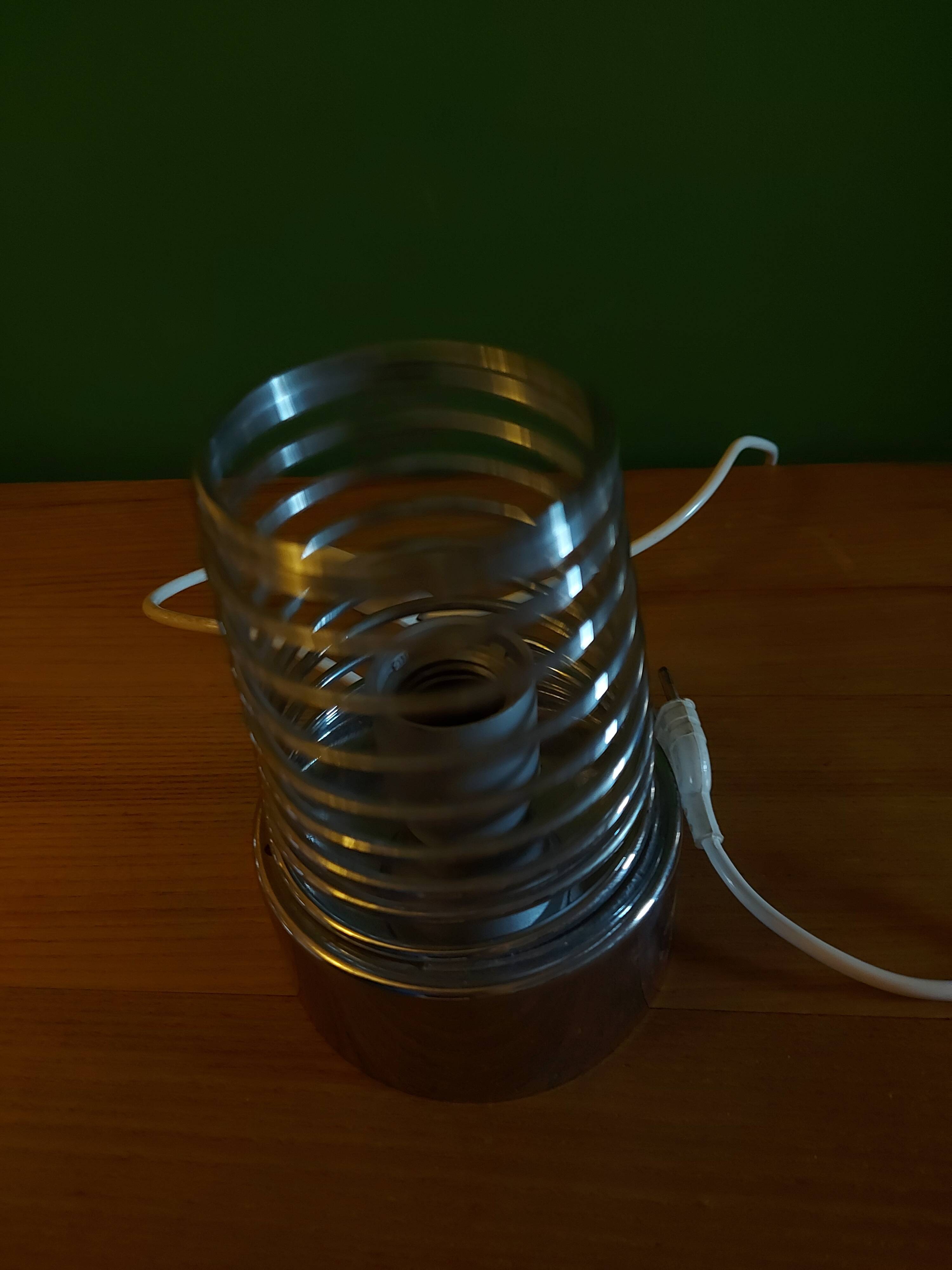 Vintage lamp springs out