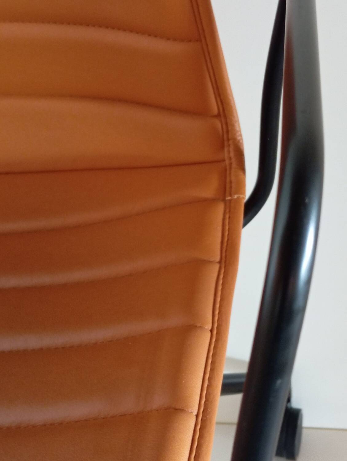 Leather chair Arper design Lievore Altherr Molina