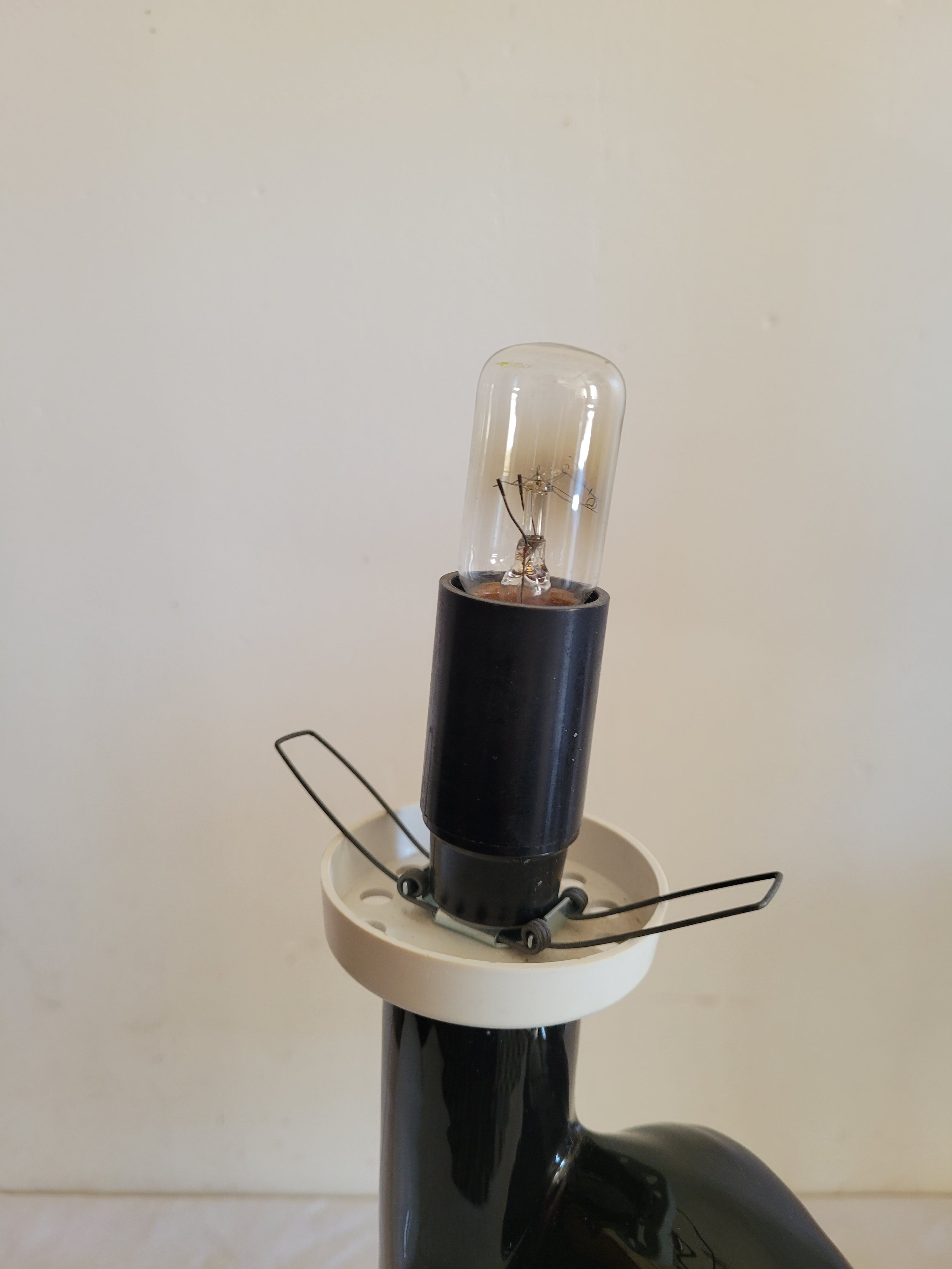 Black ceramic and opaline lamp
