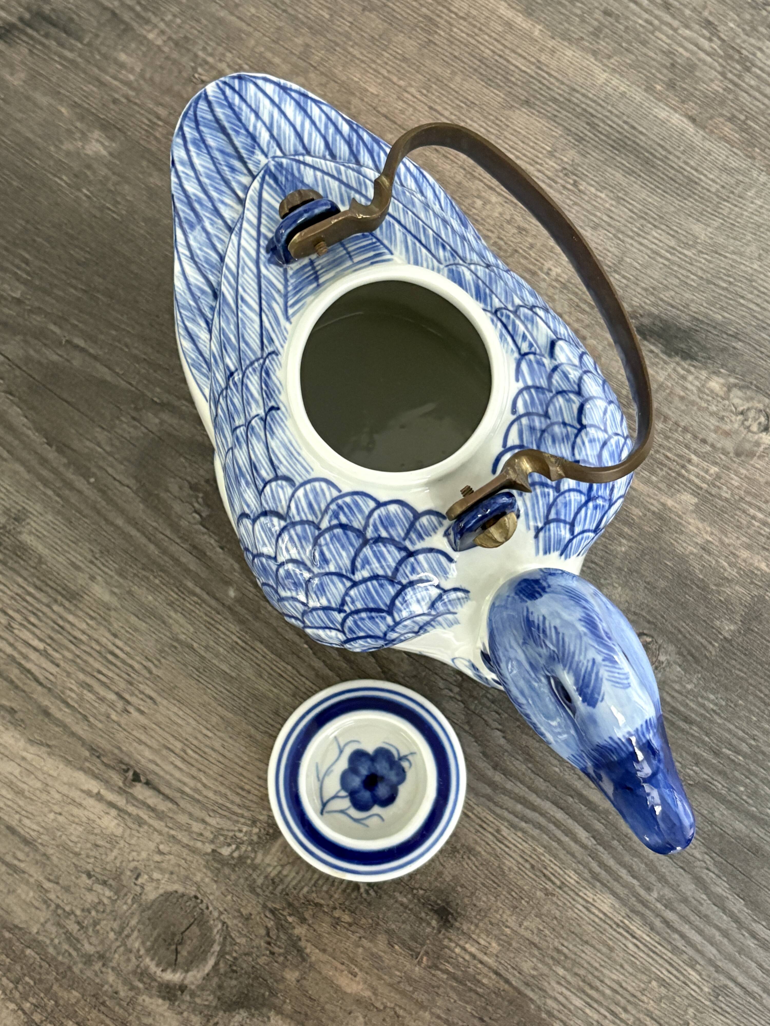 Théière ancienne zoomorphe en porcelaine de Chine
