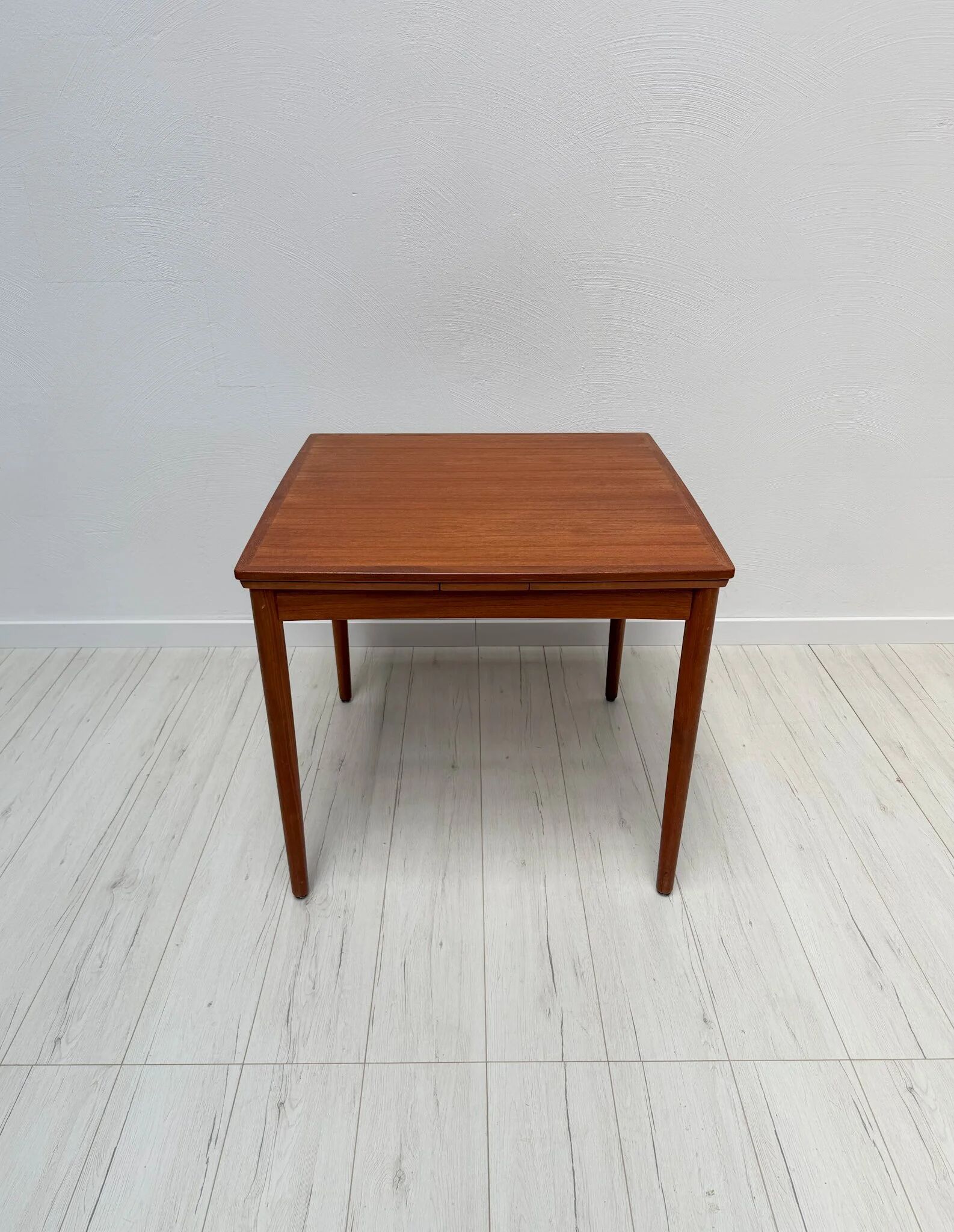1960s vintage mid-century Danish teak extendable dining table by Poul Hundvad for Hundevad & Co.
