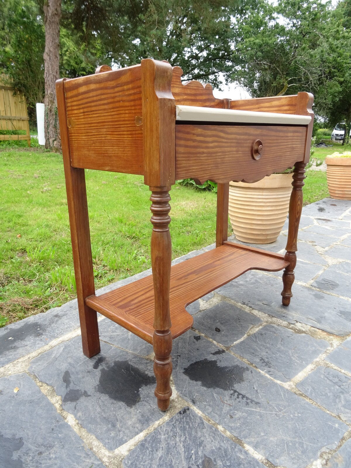 Table de toilette en pichepin