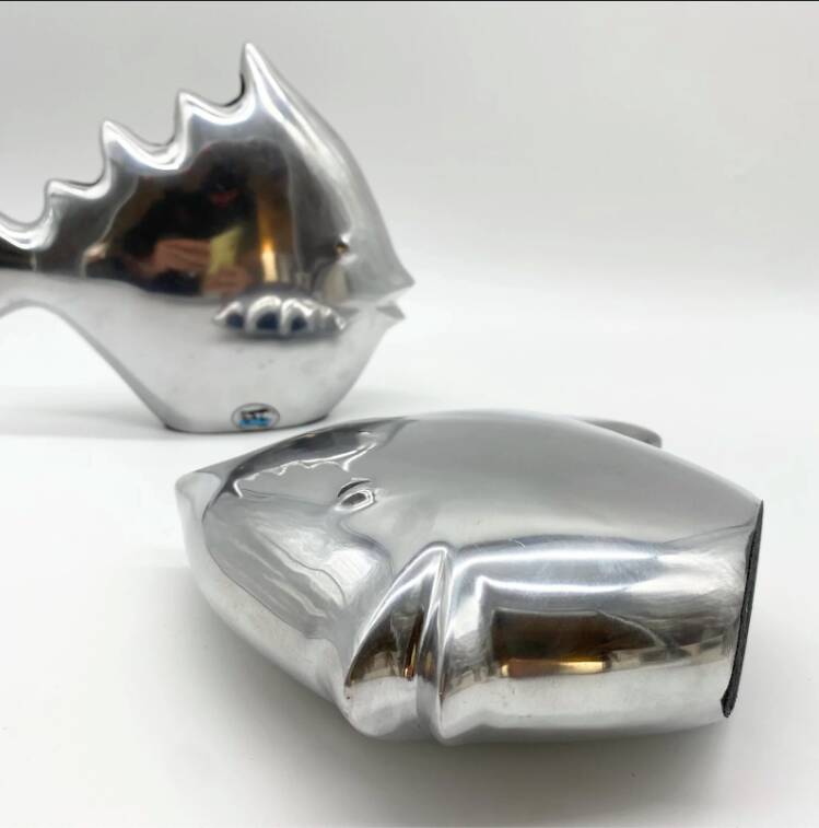 Pair of “Fish” vases / Cast aluminum – 1980s