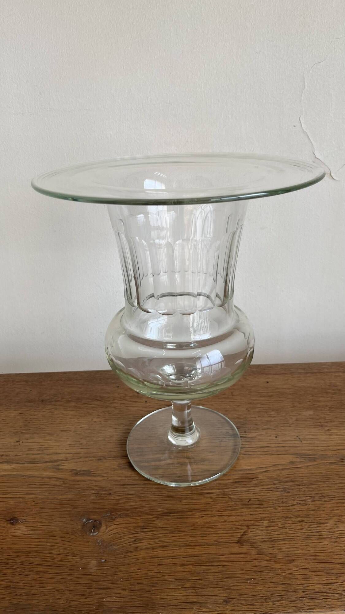XXL neoclassical 19th-century medical vase in flat-cut crystal