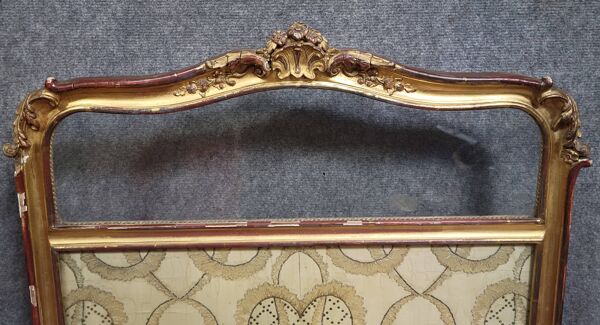 Pare-feu ancien de style Louis XV, en bois sculpté et doré, a restaurer