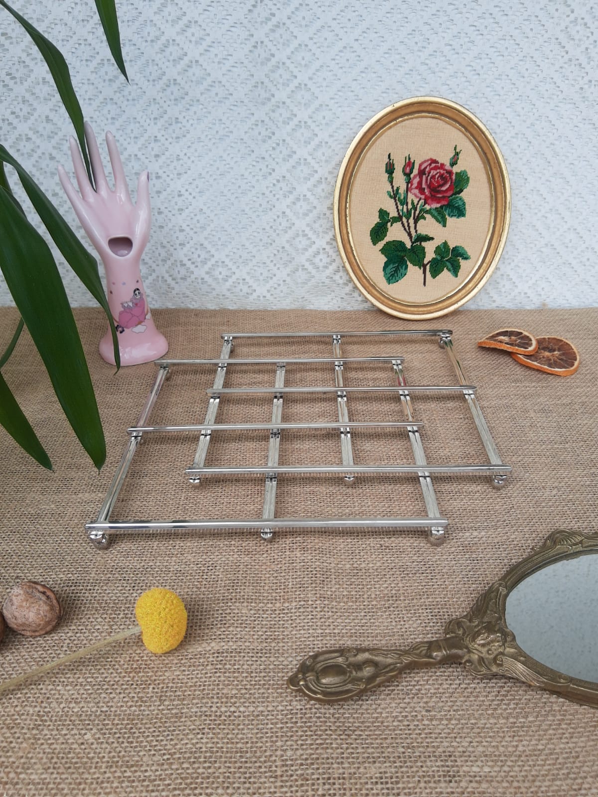 Stretchy silver metal flat bottom