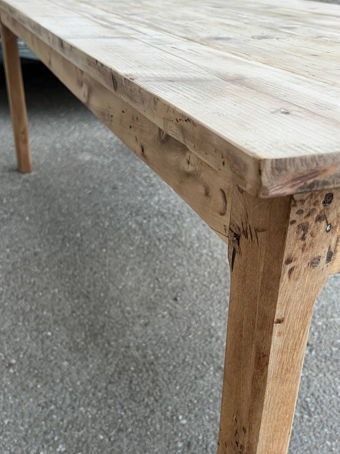 Farm table