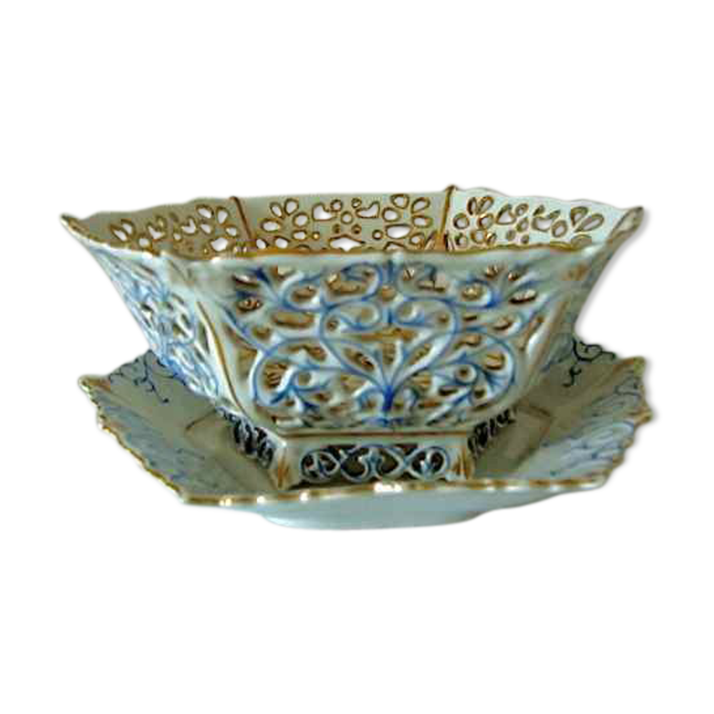 Open porcelain fruit cup