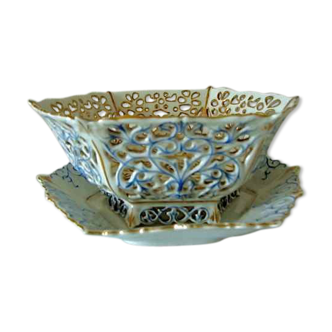 Open porcelain fruit cup