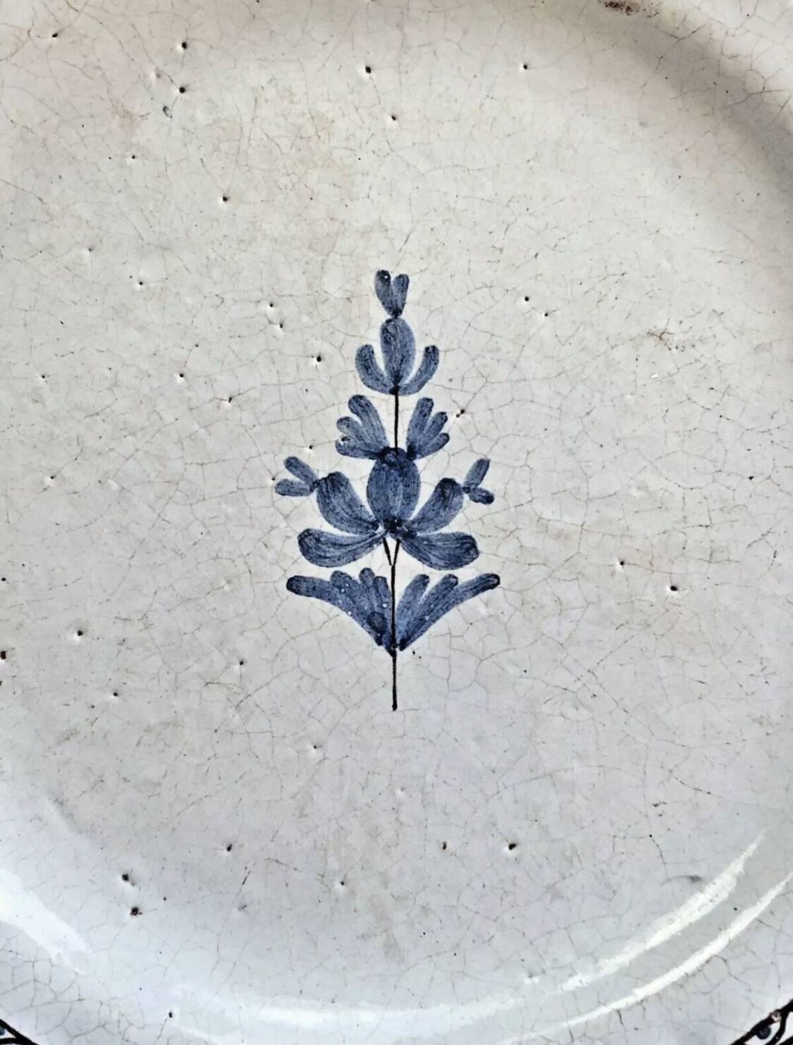 Old semi-hollow round dish XVIII Forges les eaux Rouen cul noir