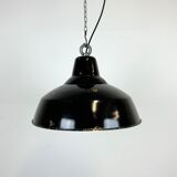 Lampe d’usine industrielle en émail noir avec dessus en fer, années 1960