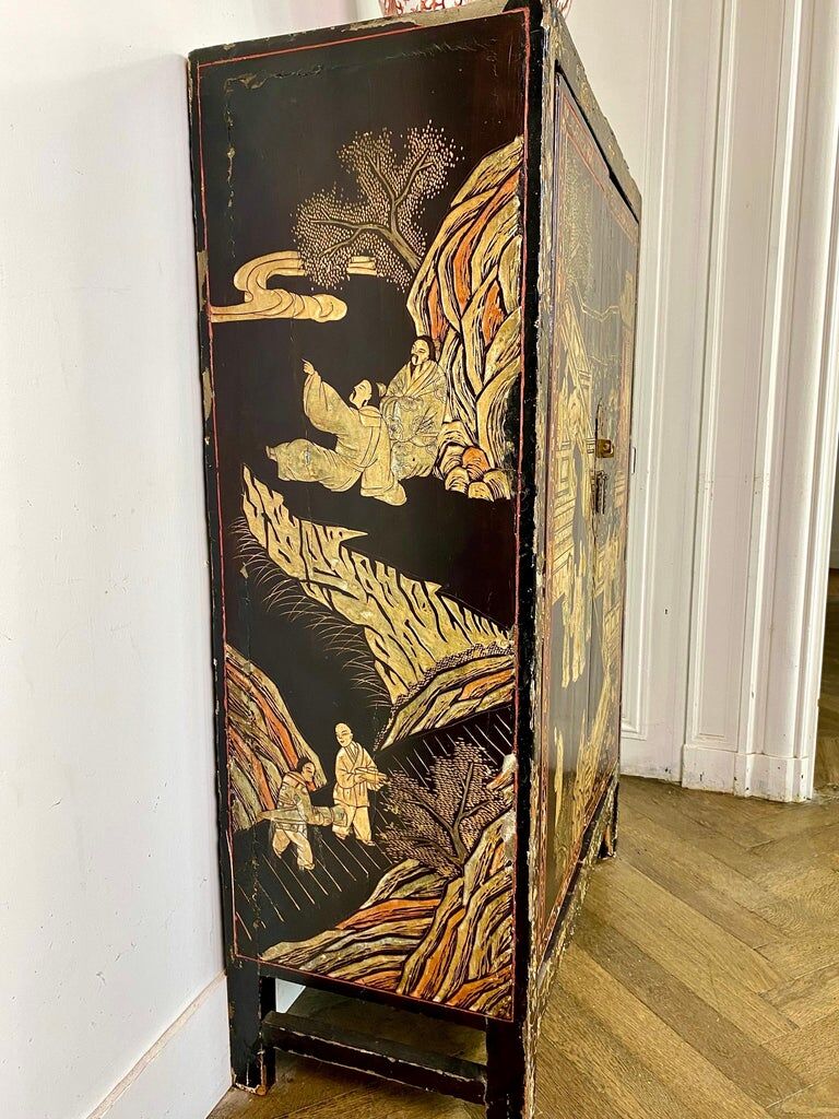 Black lacquered Chinese cabinet 19th century