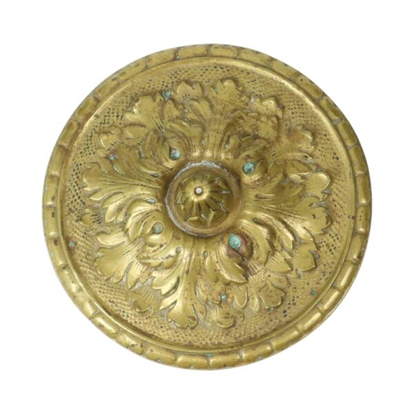 Ancien gobelet en laiton avec couvercle figure mythique