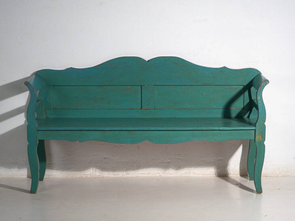 Banc ancien peint vert en bois de pin – Europe centrale, vers 1910