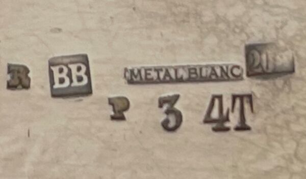 Cafetière ancienne Art déco en métal blanc argenté, vers 1930. Belle l