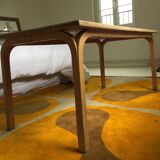 Table en bois blanc