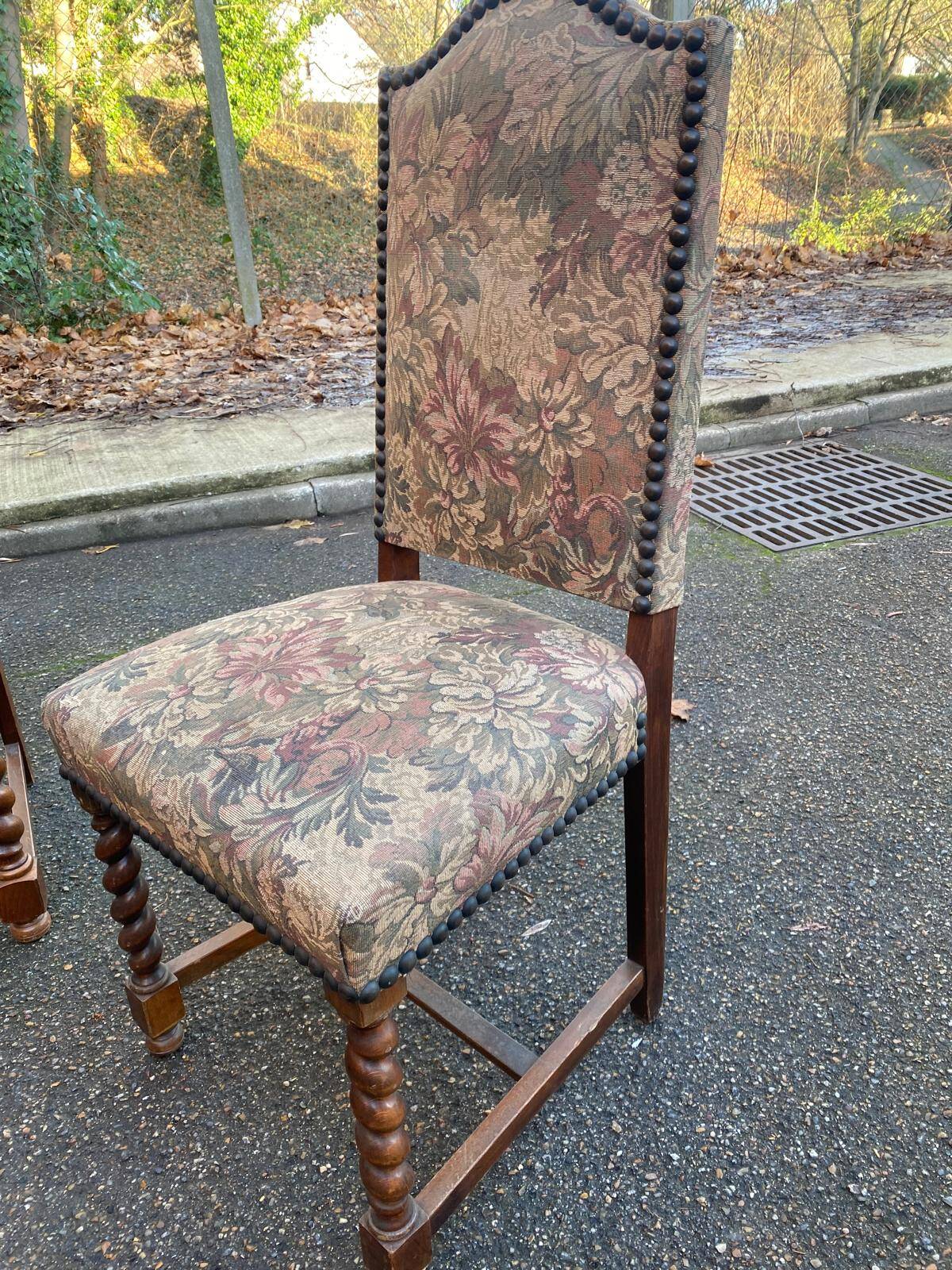 6 chaises à manger Louis XIII bois massif torsadés et tissu écru du 19ème