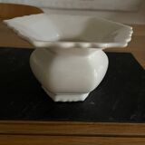 Petit vase Delft hexagonal en céramique blanc cassé