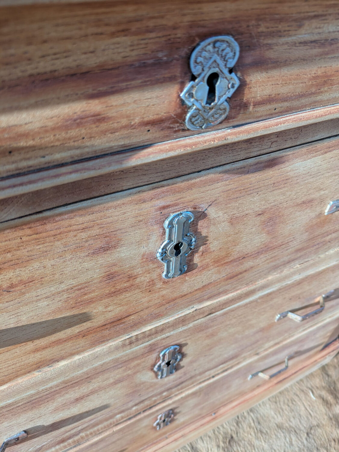 Chest of drawers