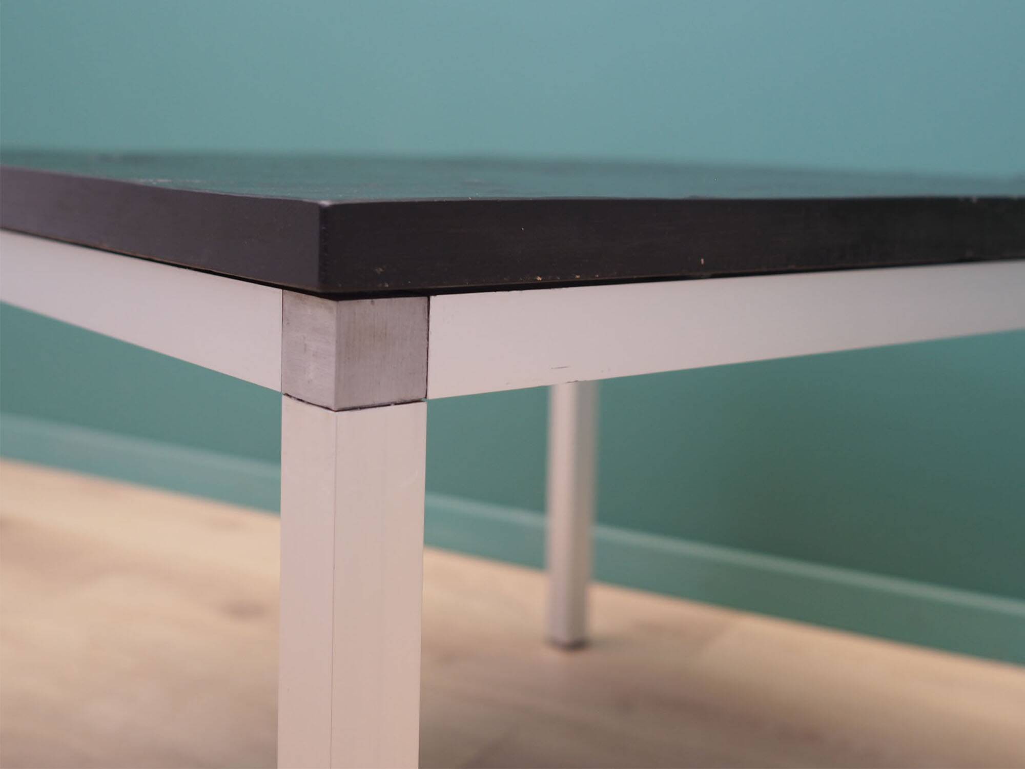 Table basse, design danois, années 1970, production : Danemark