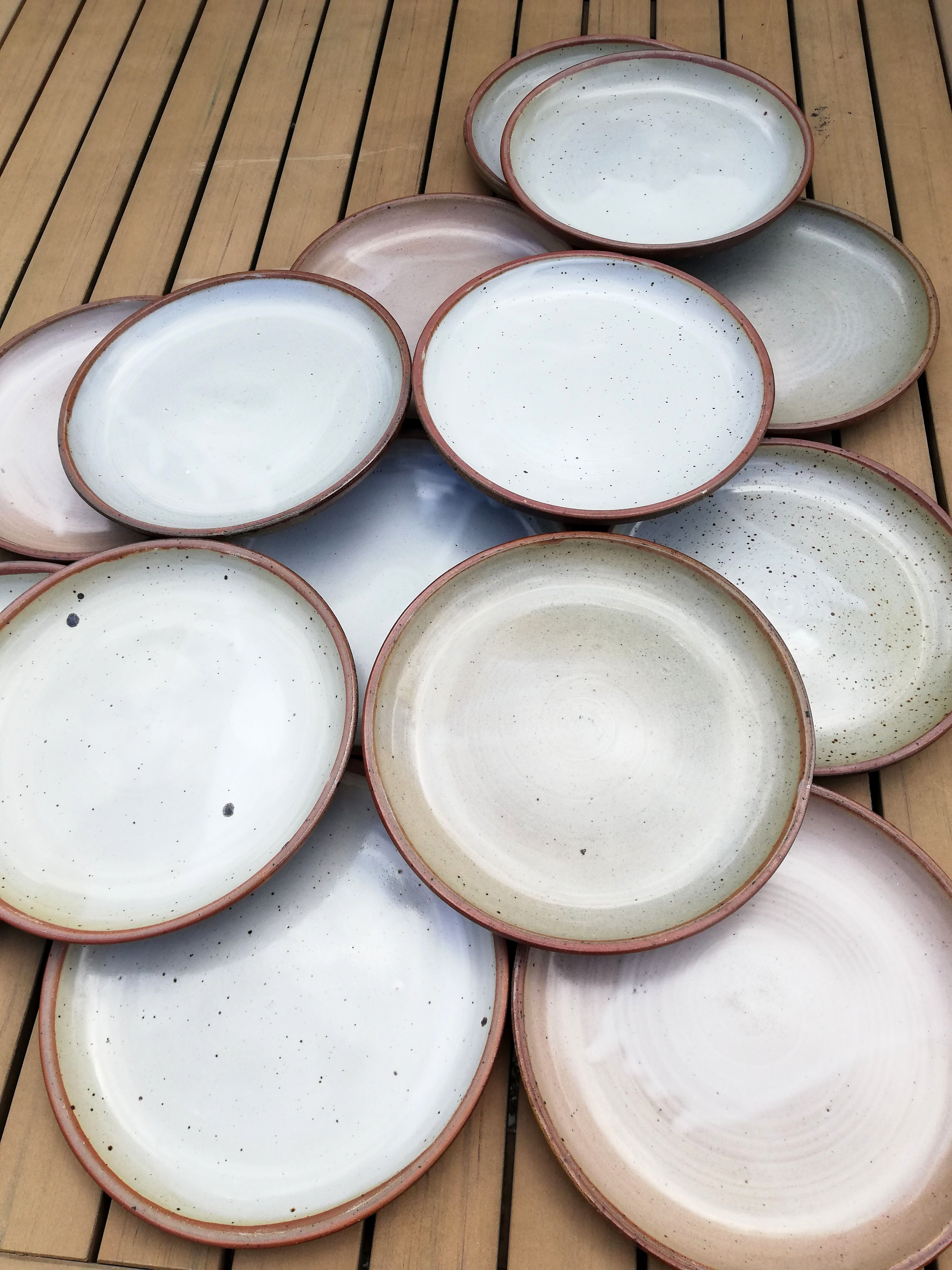 Service 14 stoneware dessert plates