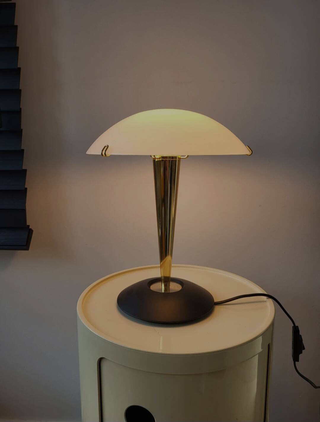 Lampe champignon, Luciano Cesaro, messing/mat zwarte tafellamp, jaren 90