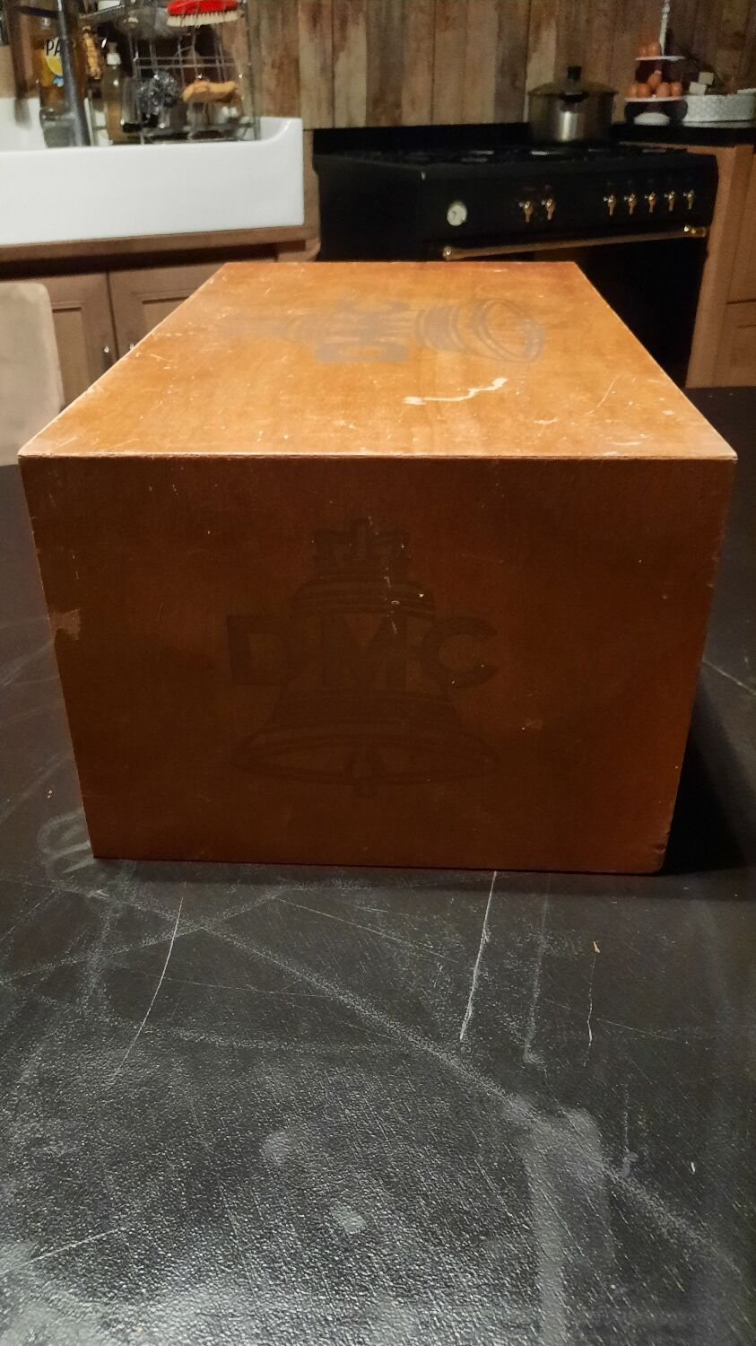Meuble de mercerie DMC