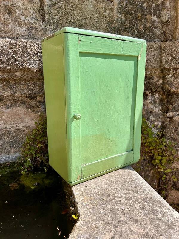 Petite armoire de rangement vintage