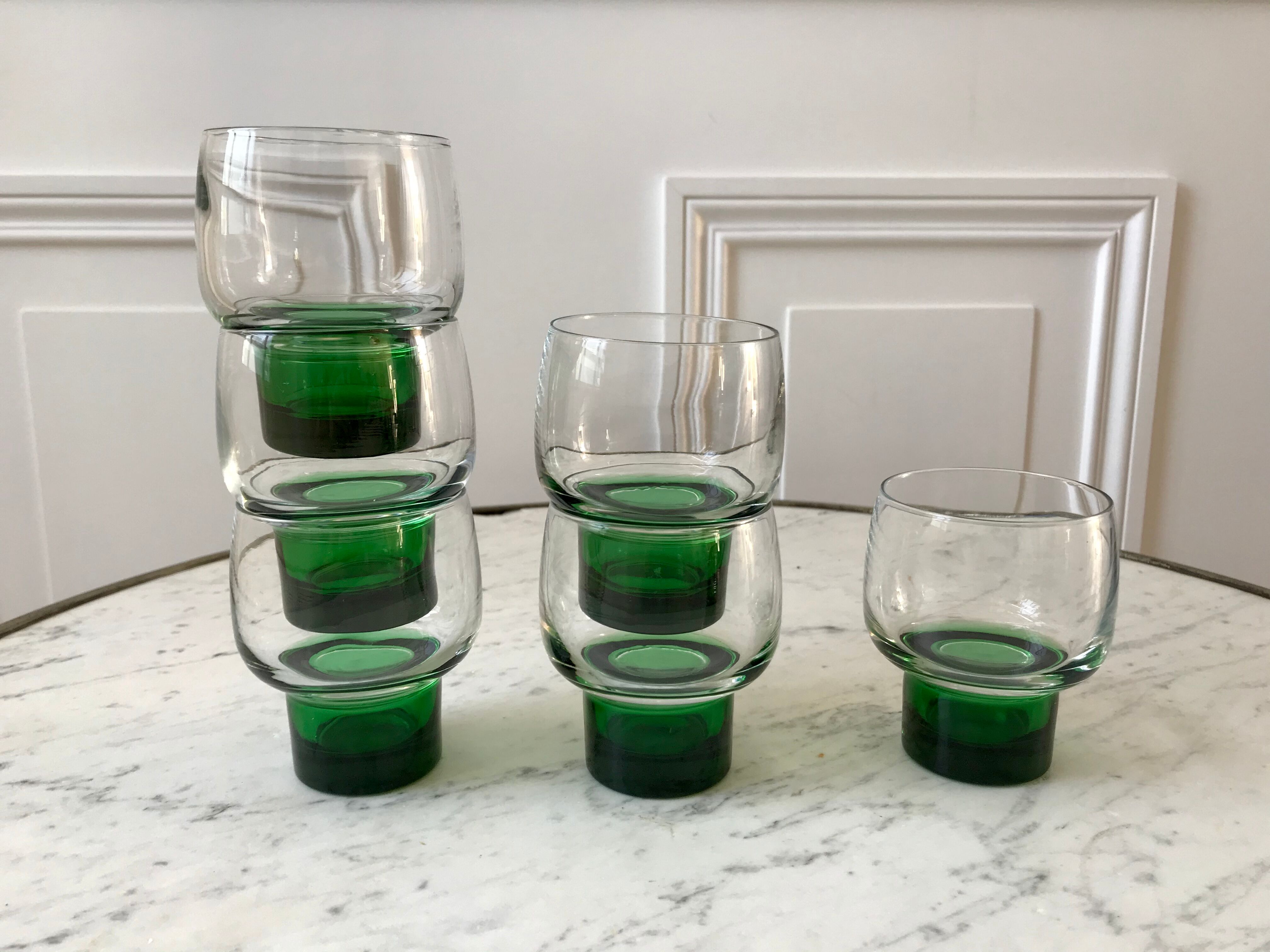 Set of 6 green wine glasses design 70s