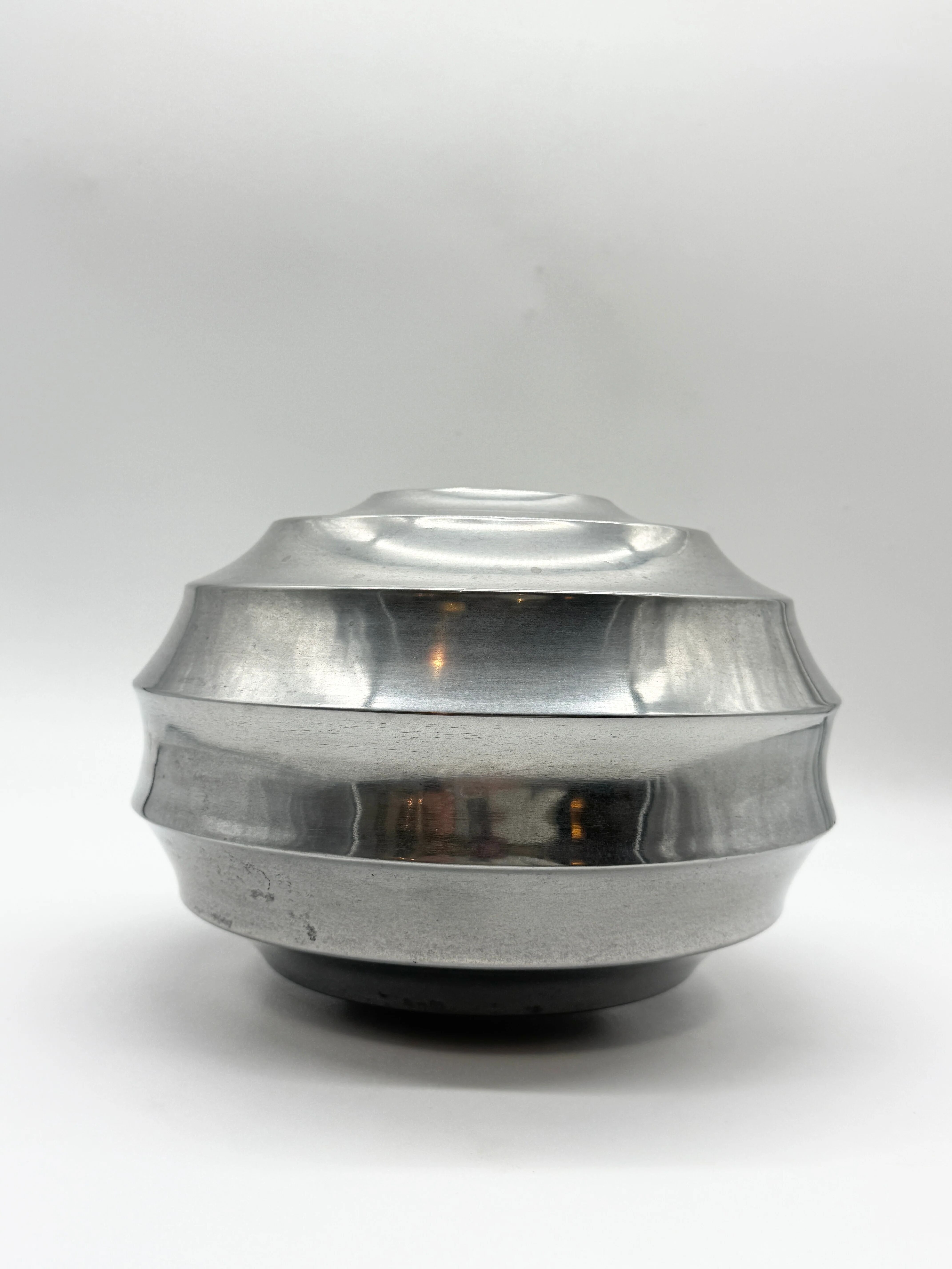 Vase space "saucer" in cast aluminium, 1970s