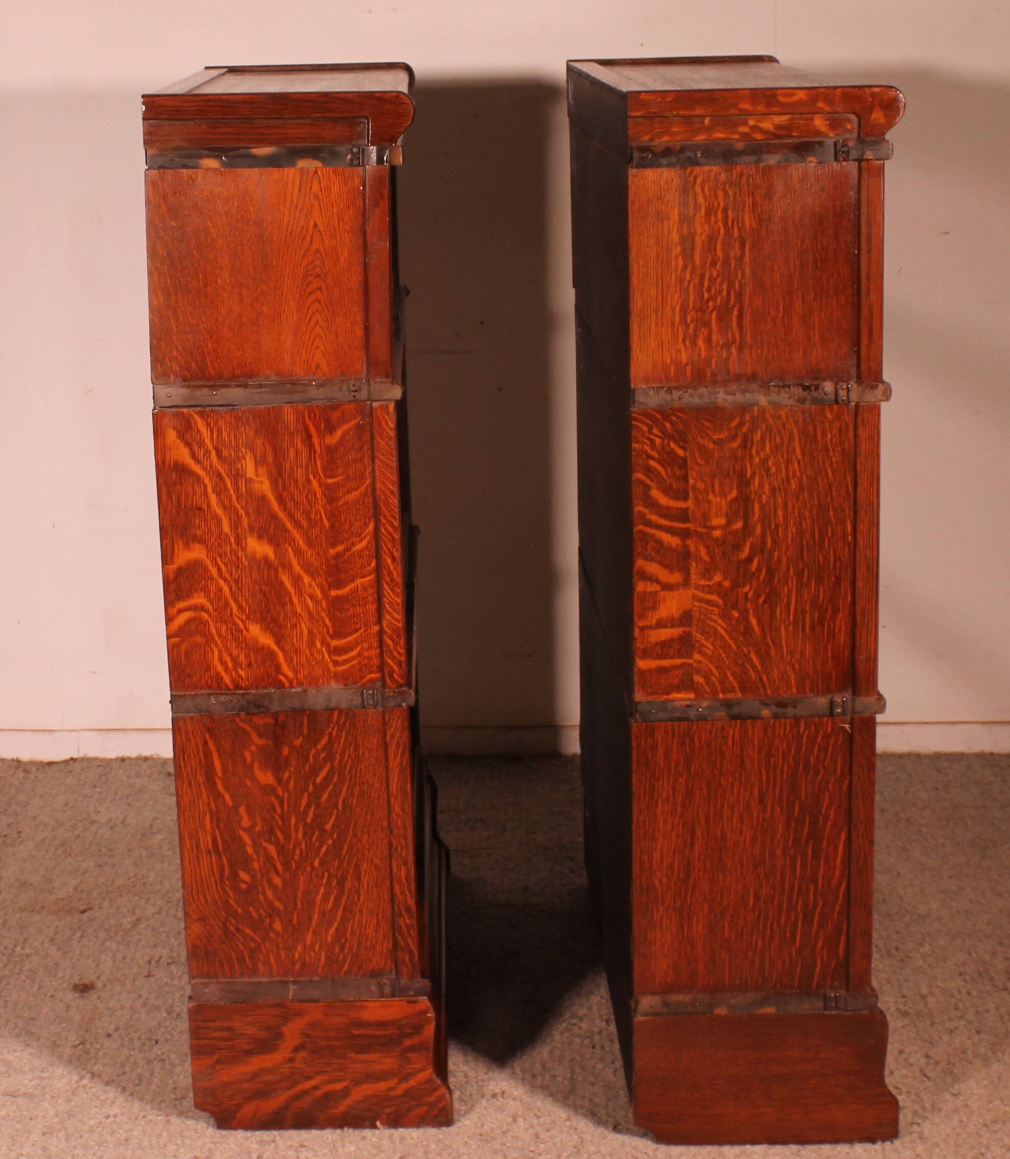 Globe Wernicke oak bookcase pair circa 1900