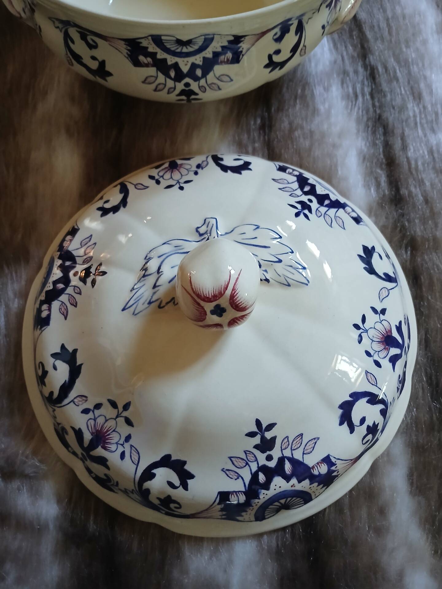 Small soup tureen in Longchamp ironstone.