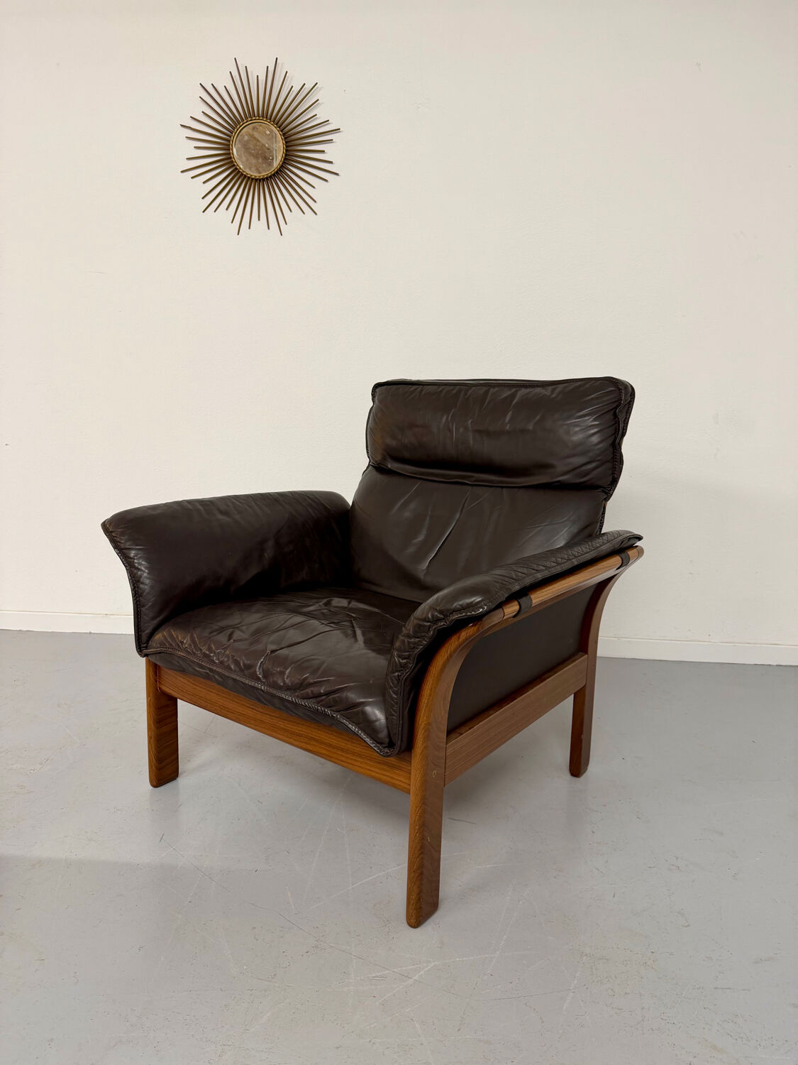 Vintage 70s Dreipunkt Scala design armchair in black leather and teak.