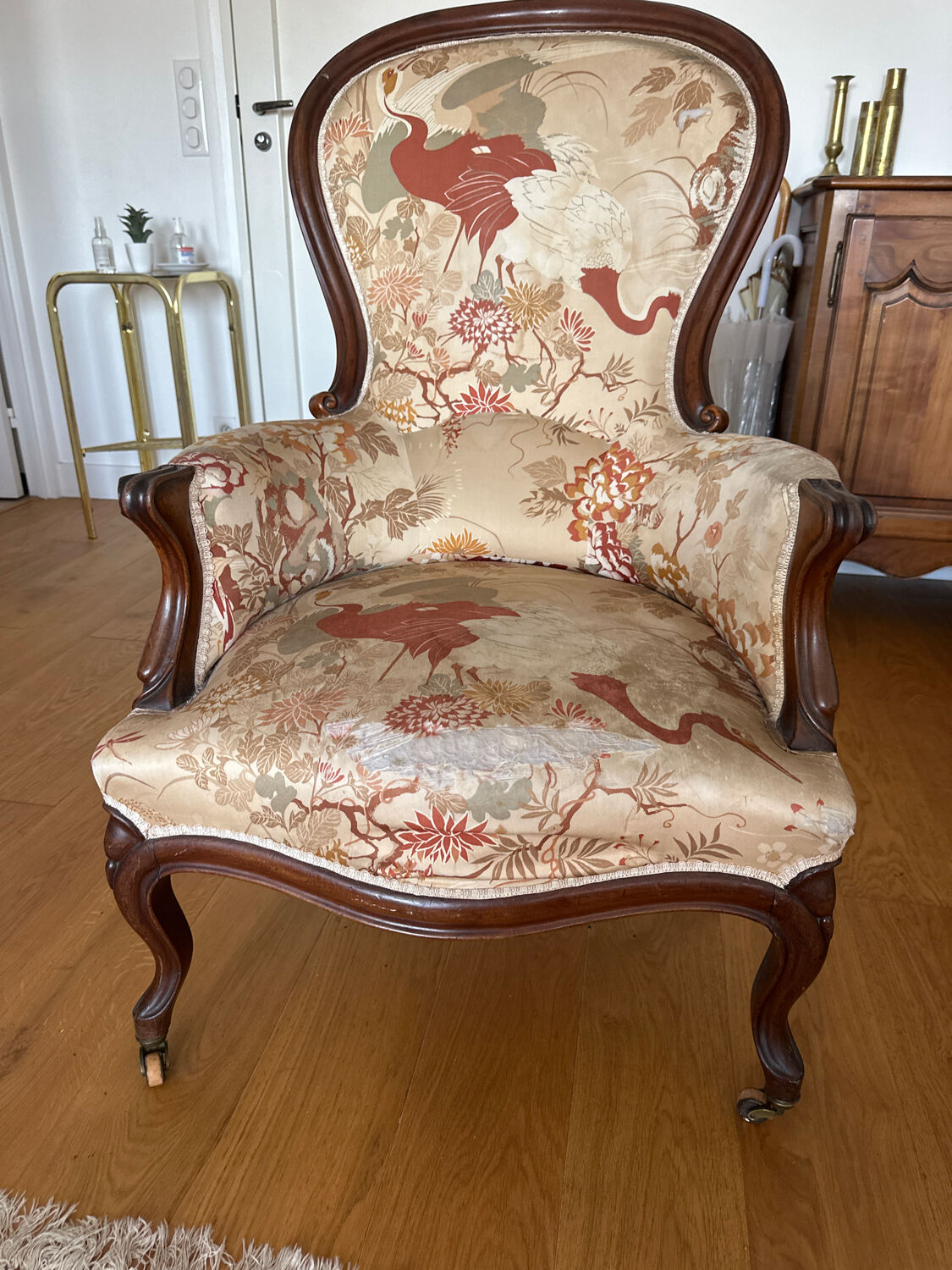 Violin-backed cabriolet armchair, in the Louis XV style.