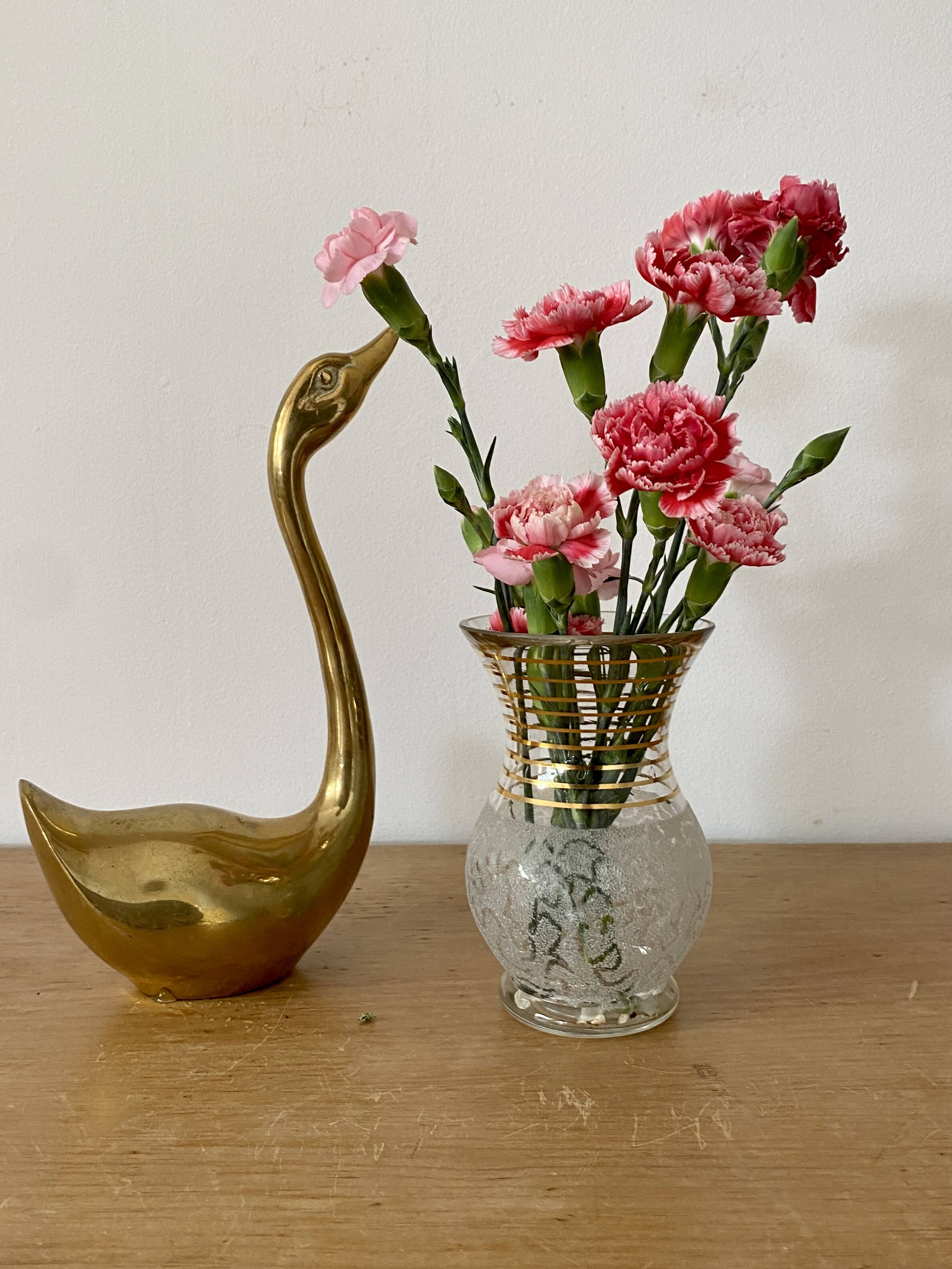 Vintage vase in white and gold granite glass