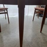 Table ronde style scandinave