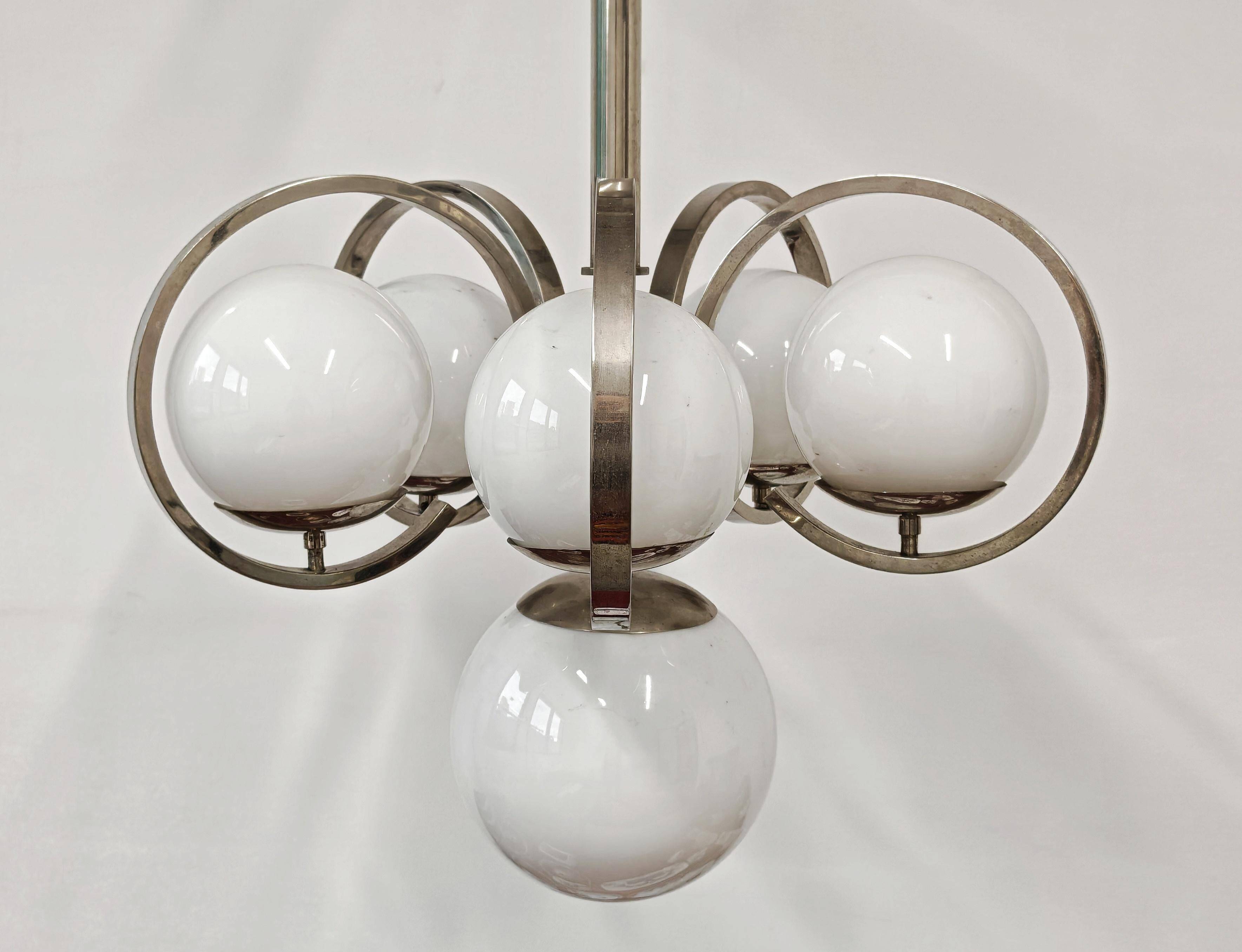 Grand Bauhaus chandelier in nickel-plated brass and opal glass.